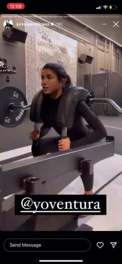 Tb workout 🏋️‍♀️🍑 great form.