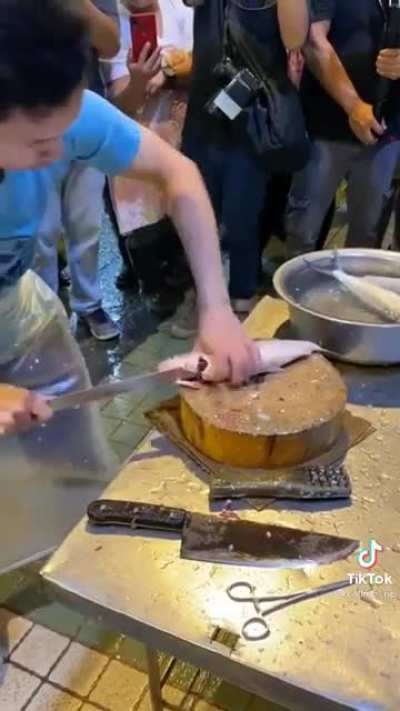 I&rsquo;ve never seen someone cut/gut a fish so is this fast enough?