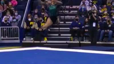 Michigan State&rsquo;s Delaine Harkness 💚🤍🤸&zwj;♀️🔥