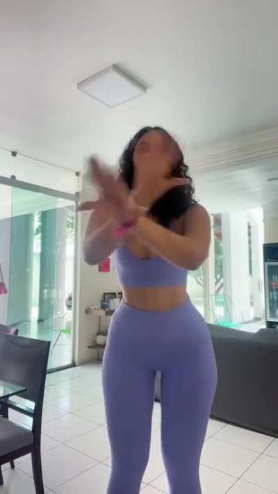 Isabela Moura