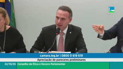 Conselho de &Eacute;tica da C&acirc;mara arquiva pedido de cassa&ccedil;&atilde;o do mandato de Eduardo Bolsonaro