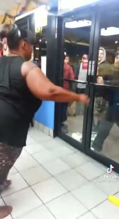 Lady shoplifters and gets trapped inside.