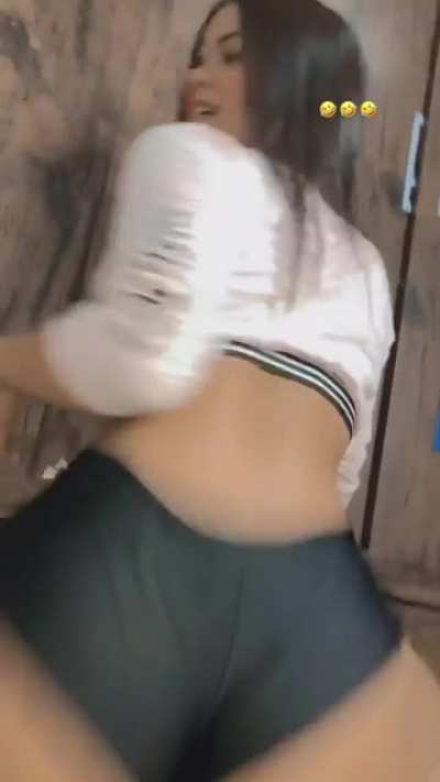 Taty maia jogando a raba