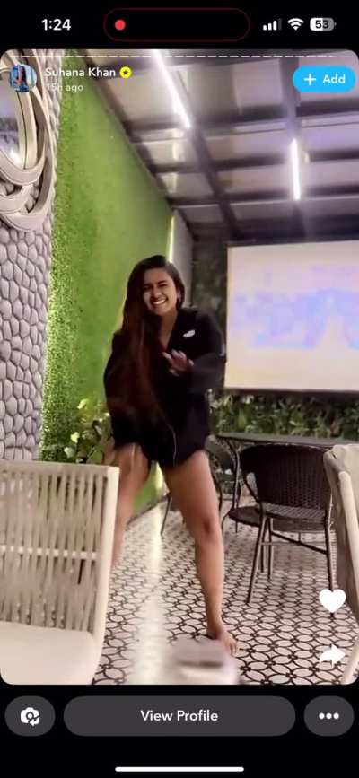 Twerking babe