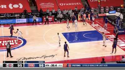 [Highlight] Mann throws it down, forces the steal then finds Reggie Jackson for three to tie the game with 19 seconds left