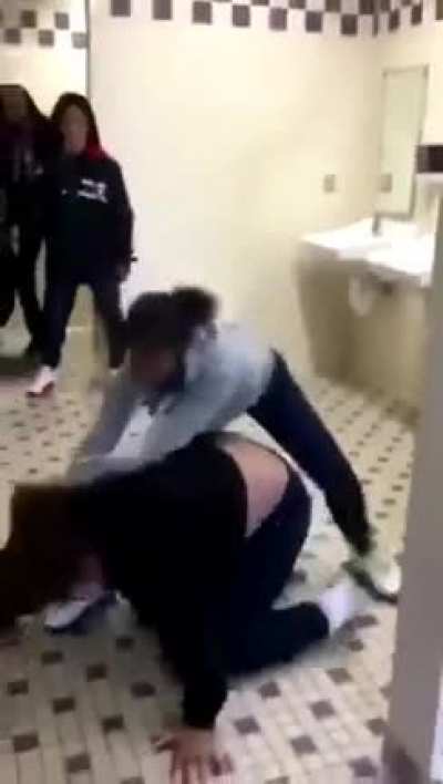 bully catches an unexpected beatdown