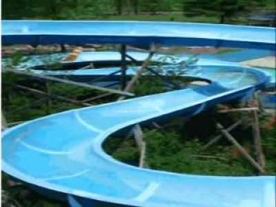 Cat goes down water slide (please tell others)
