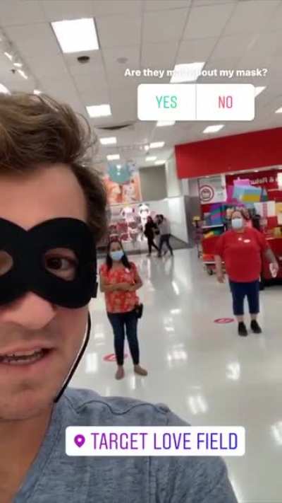 Anti-masker giving Target employees a hard time