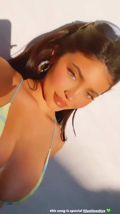 feeling herself 1