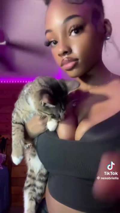 @nenabriella