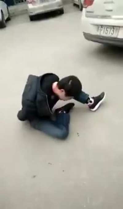 Chinese Police beat up a handcuffed young Uyghur man