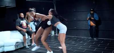 Blue face &ldquo;Bad girls&rdquo; club, Zoey vs Leo