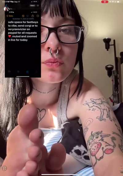 lovethysinnerr is LIVE&hellip;Badass GothFeet ;)