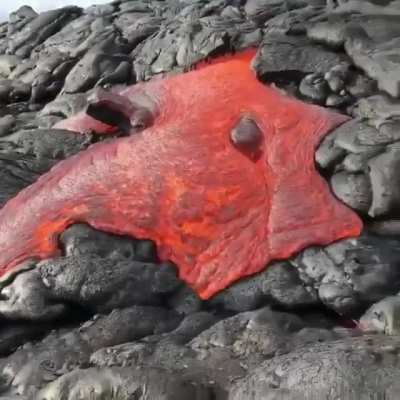 🔥 Lava showing off from an active site in Hawaii