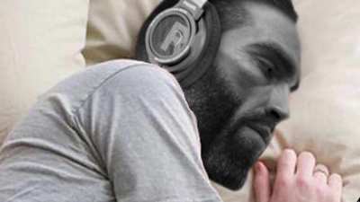 N&atilde;o mo&ccedil;a...🙄😤 Estou a ouvir 🎧S&oacute;crates LoFi beats🎧 to study/corrupt to 🎵🎶