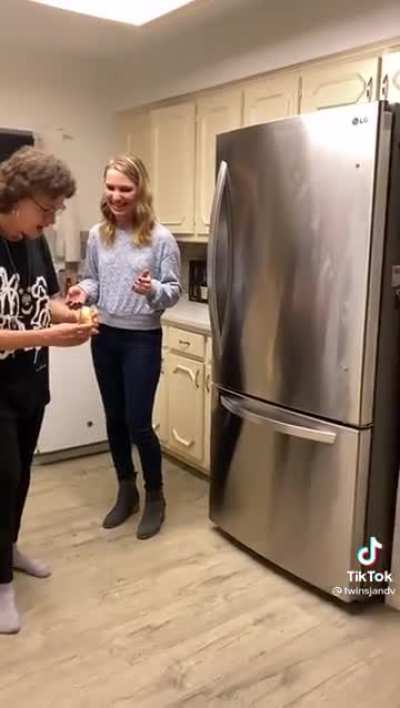 Happy pregnancy announcement cut scream