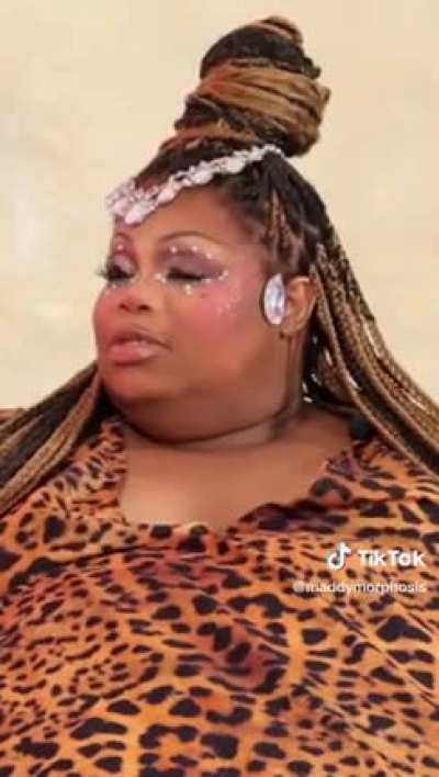 Maddy Morphosis coming for Silky&rsquo;s neck!