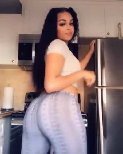 Sonnis love fine ass he gettin too thick