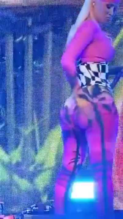 Shake that ass 🍑