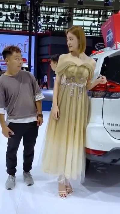She slaps his left cheek, yeah ?