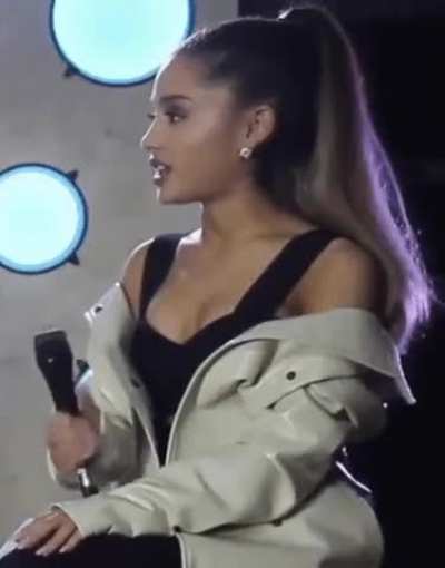 Ariana 😏
