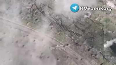 Ru pov : Ukrainians getting shelled by Russian artillery in Klescheevka
