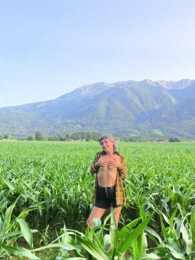 Turning Corn into Porn, on my way to the country club [gif]