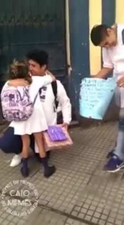 Ela Parece Uma Crian&ccedil;a perto dele , isso &eacute; pegar loli aqui no brasil ? Kkkkkk