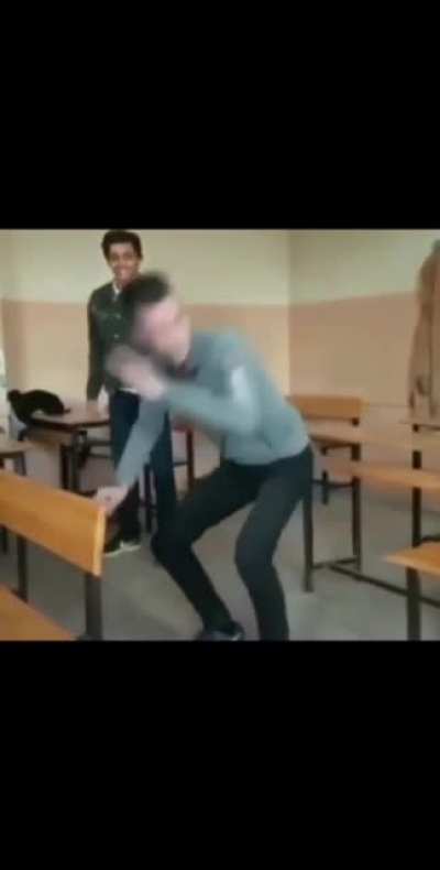 Muhoyla g&uuml;lerdim buna