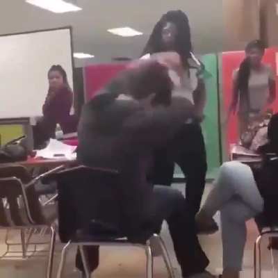 He called shorty a bitch😭😭