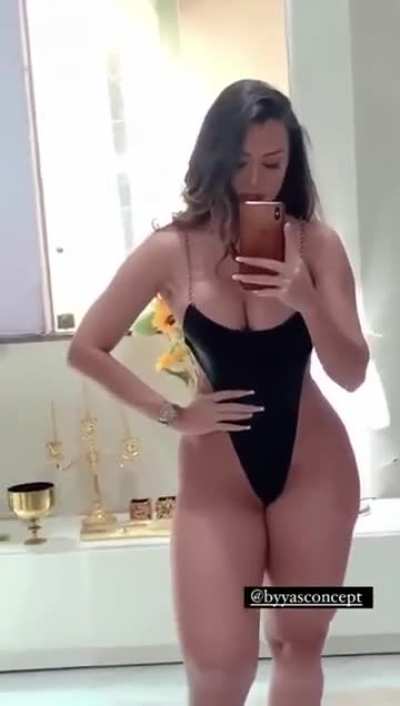 Bella Araujo mostrando mais de sua cole&ccedil;&atilde;o 😋
