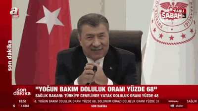 Sağlık bakanı &Ccedil;in aşısı vurulduktan sonra kameralar karsisinda