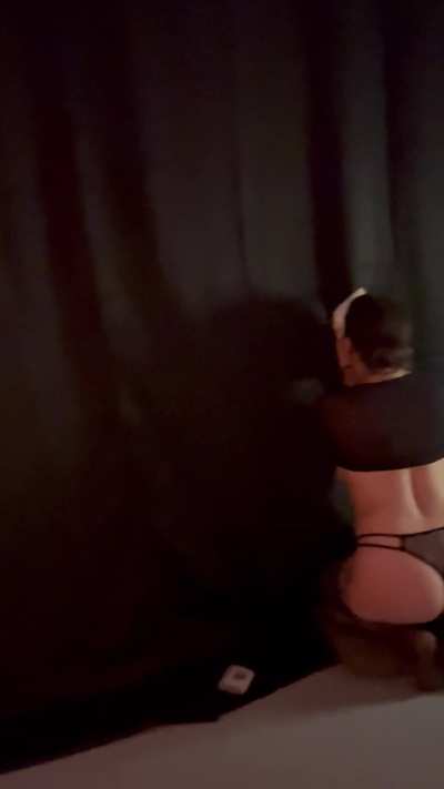 Behind the black curtain, Malou is doing what she does best 😍