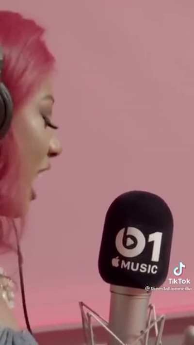 &ldquo;Don&rsquo;t be worried abt who I&rsquo;m fucking cause u can&rsquo;t hit it 👀&rdquo;