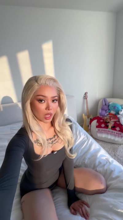 Blonde Bella Poarch