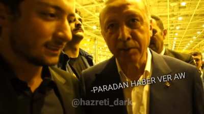 abi benim 2klık bi dark shitpost sayfam vardı neyse iyi guzel gidiyoruk sonra herkes yapiyor ben niye yapmiyim diye su videonun orjinaline boyle montaj yaptim salladim biseyler hani yine komik bide kendim yapinca insan guluyor ama cidden o kadar komik deg