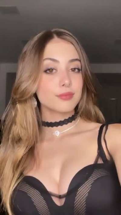 Surreal a beleza dela 🤤 Ananda