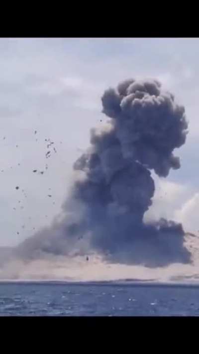 Incredible Volcano Eruption. 🌋 Those shockwaves! 😲. Then the 