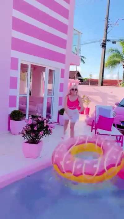 Bruna Barbie Reveals Real Barbie Pink Pool &amp;amp; Barbie House)