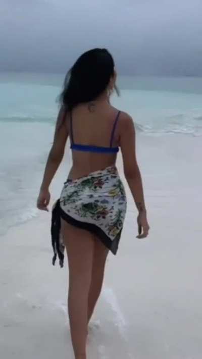 Priya Varrier 👙