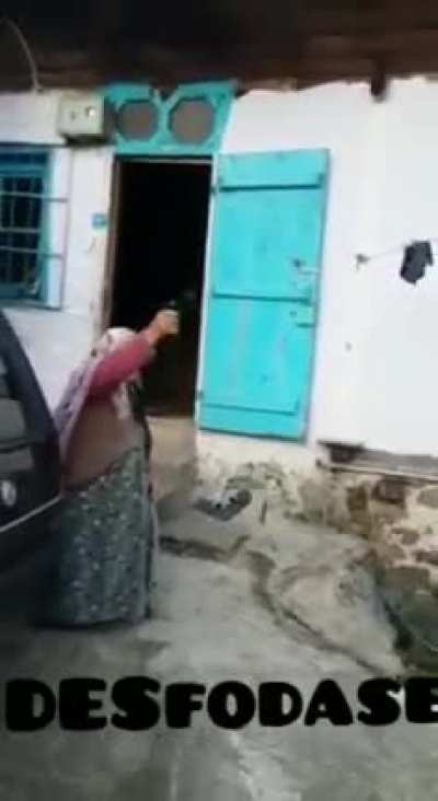 SE VC N DAR UPVOTE ELA VAI IR ATR&Aacute;S DE VOC&Ecirc;