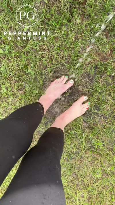 Rinsing off my enormous size 16 barefeet