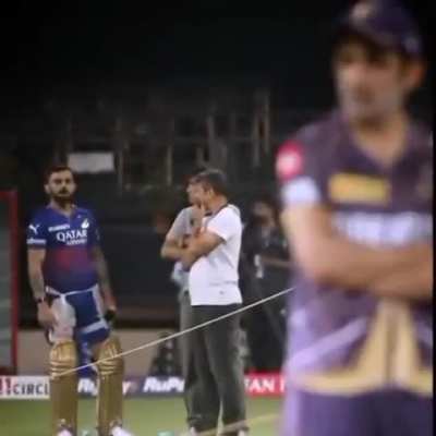 it's like Virat Kohli having that iconic 'palat, palat, palat' moment with Gautam Gambhir.