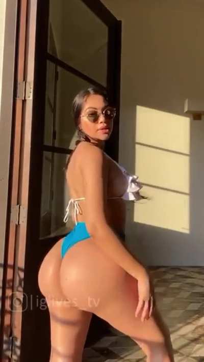 Big Round Juicy Ass 🍑