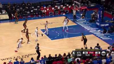 [Highlight] Embiid tries to dish is to Casper on the fast-break but ends in a Gallinari three