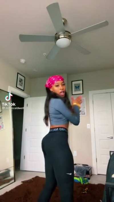 A lil Jiggle😏