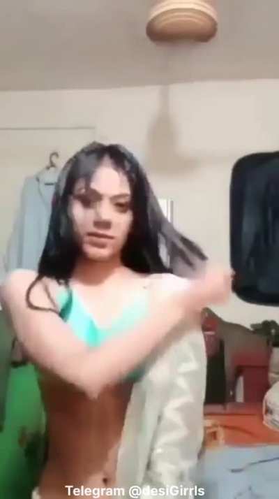 Beautiful Mumbui Girl Und₹ess!ng In Front Of camera Unseen nud&pound; video