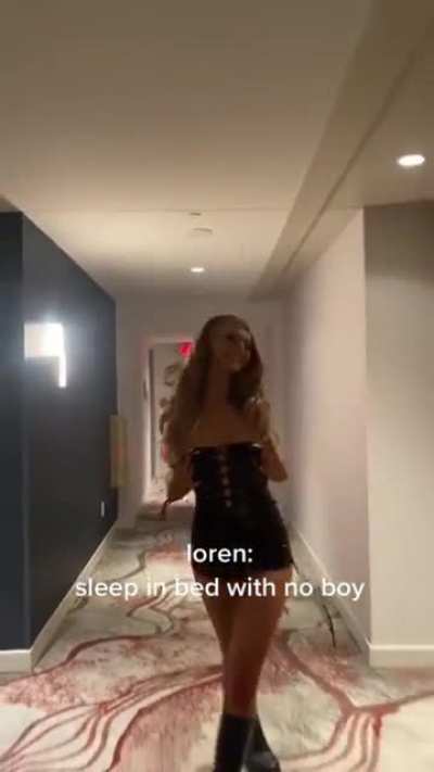 Cumslut just couldn&rsquo;t help herself in vegas