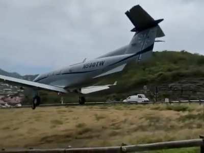 Saint Barth&eacute;lemy Airport is an open air barber shop