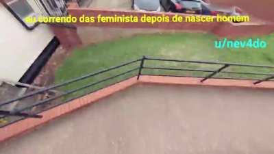 Algu&eacute;m a&iacute; sabe a m&uacute;sica?